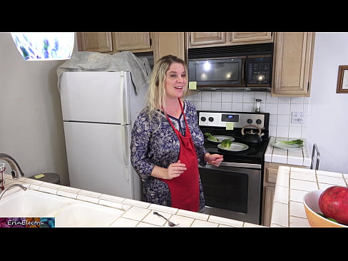 ❤️ A madrasta o ordenha na cozinha antes de sua data ❤️ Sexo superior em pt-br.pornsexphoto.ru ﹏